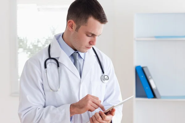 Close up of doctor reading his notes — Stock Photo, Image