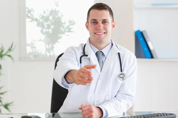 Smiling doctor welcoming his patient — Stock Photo, Image