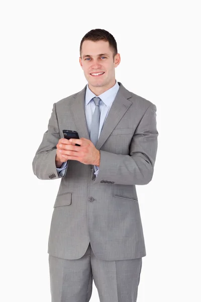 Close-up de homem de negócios tem boas notícias via mensagem de texto — Fotografia de Stock