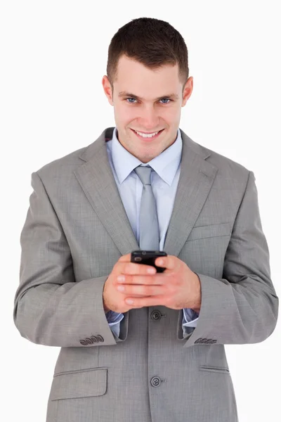 Närbild på affärsman att få goda nyheter via SMS — Stockfoto