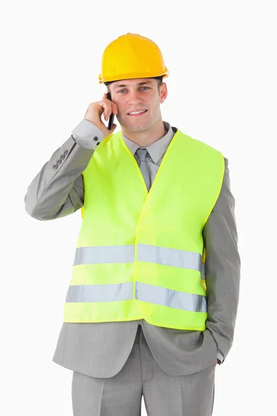 Portrait of a handsome builder making a phone call — Stock Photo, Image
