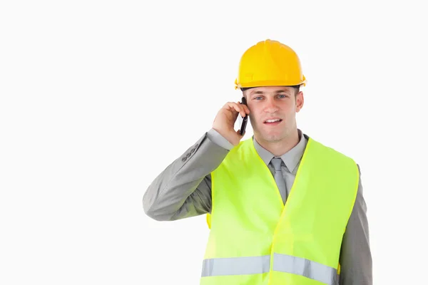 Construtor fazendo um telefonema — Fotografia de Stock