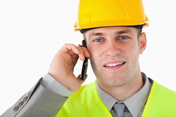 Close up van een bouwer waardoor een telefoongesprek — Stockfoto