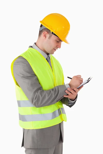 Porträt eines Bauunternehmers, der Notizen macht — Stockfoto