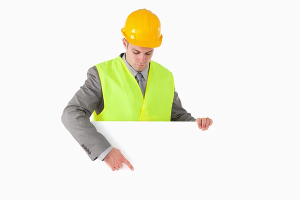 Builder pekar på något — Stockfoto