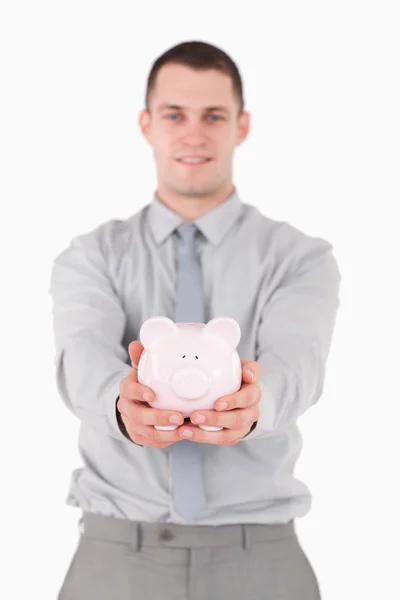 Portret van een jonge ondernemer houden een piggy bank — Stockfoto
