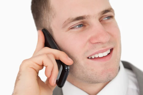 Ένας όμορφος επιχειρηματίας πραγματοποίηση μιας τηλεφωνικής κλήσης σε κοντινό πλάνο — Φωτογραφία Αρχείου