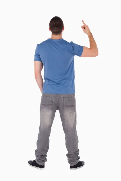 Retrato de um homem apontando para algo — Fotografia de Stock