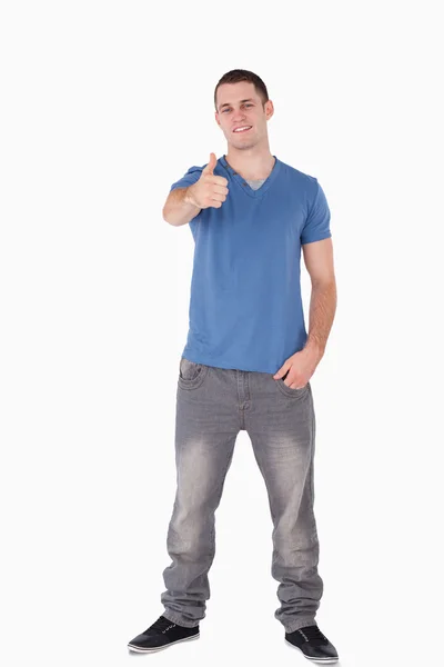 Portret van een man met de duim omhoog — Stockfoto
