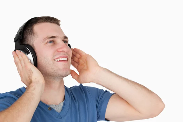 Mann hört Musik — Stockfoto