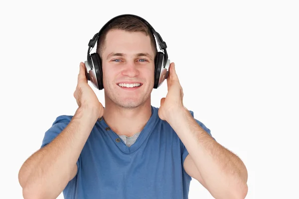Smiling man listening to music — Stok fotoğraf
