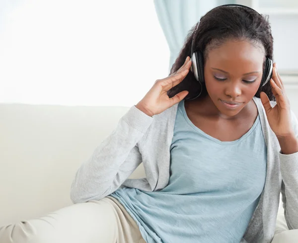 Close up of woman listening to music — Stock Photo, Image