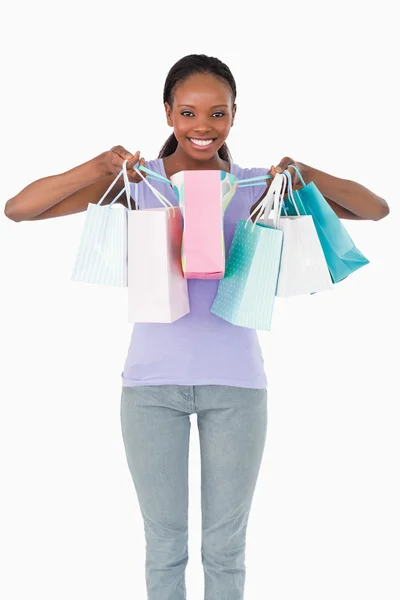 Primer plano de la mujer con sus compras sobre fondo blanco — Foto de Stock