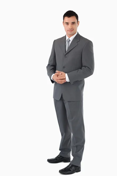 Uomo d'affari con le mani incrociate su uno sfondo bianco — Foto Stock