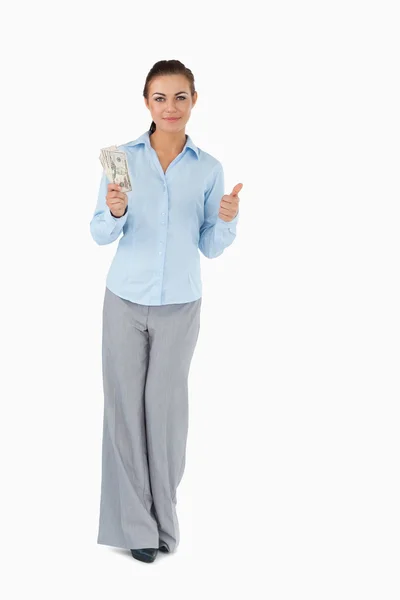 Бизнесмен с банкнотами, показывающая большой палец вверх — стоковое фото