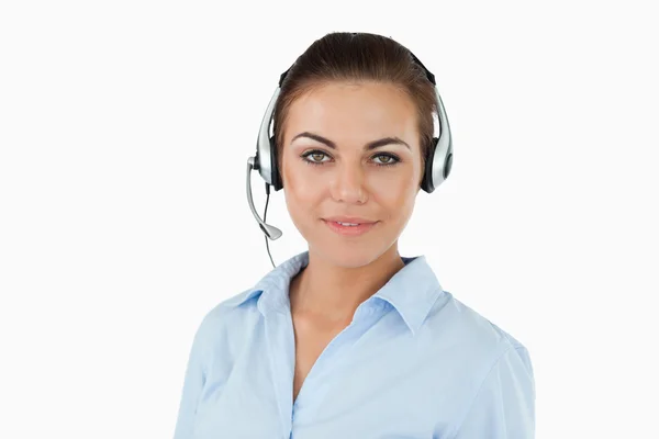 Agente de call center com fone de ouvido ligado — Fotografia de Stock