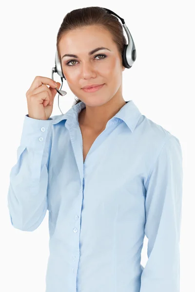Jonge vrouwelijke call center agent — Stockfoto