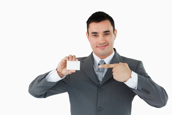 Empresário apontando para seu cartão de visita — Fotografia de Stock