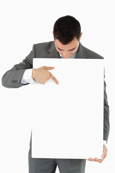 Biznesmen, wskazując na znak, co on przedstawia — Zdjęcie stockowe