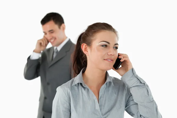 Zamknij z partnerami biznesowymi, rozmawia przez telefon — Zdjęcie stockowe