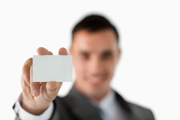 実業家によって示されているビジネス カードのクローズ アップ — ストック写真