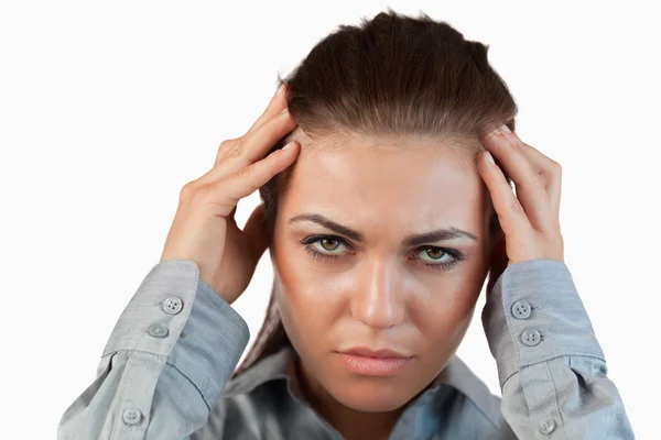 Närbild på affärskvinna med huvudvärk — Stockfoto