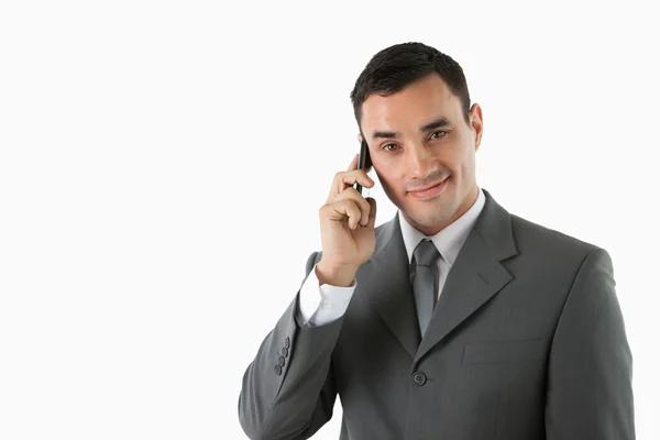 Profissional do sexo masculino ao telefone — Fotografia de Stock