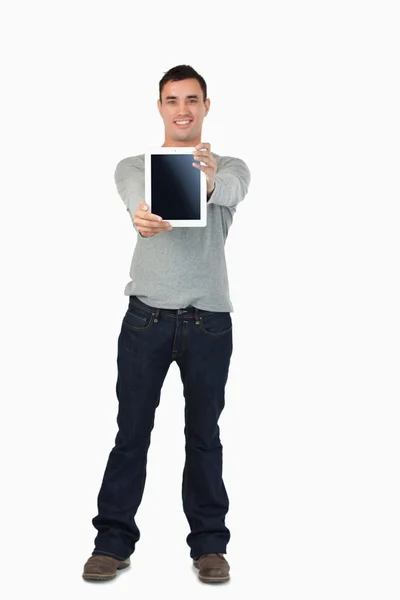 年轻男性提出他的平板电脑 — 图库照片