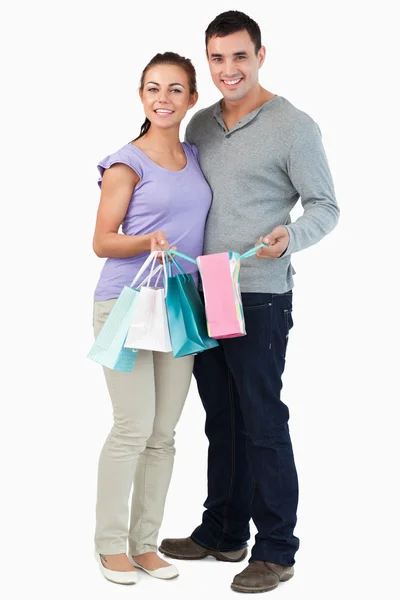 Jeune couple avec leurs achats — Photo