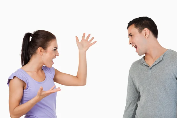 Jovem casal tendo uma briga — Fotografia de Stock