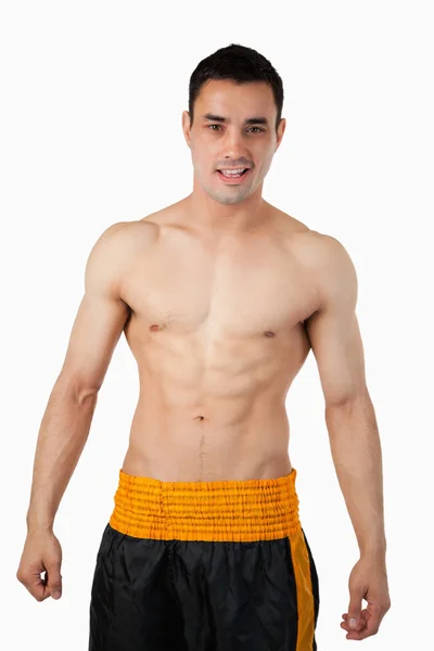 Sporty giovane uomo in boxer pantaloncini — Foto Stock