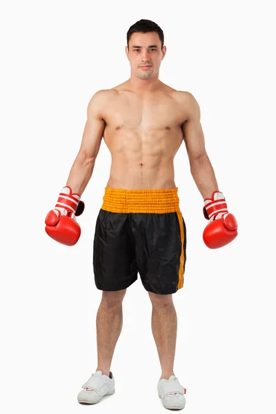 Genç boksör savaşmaya hazır — Stok fotoğraf