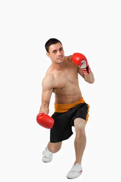 Unga boxare börjar utföra uppercut — Stockfoto