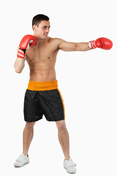 Widok z boku bokser uderzanie prosto — Zdjęcie stockowe