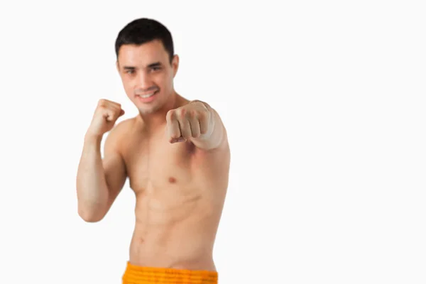 Genç dövüş sanatları savaşçı yumruk — Stok fotoğraf