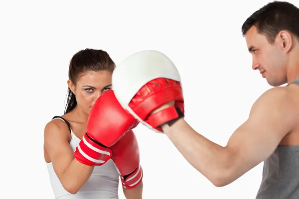 Female boxer with strong fighting spirit — Stock Photo, Image