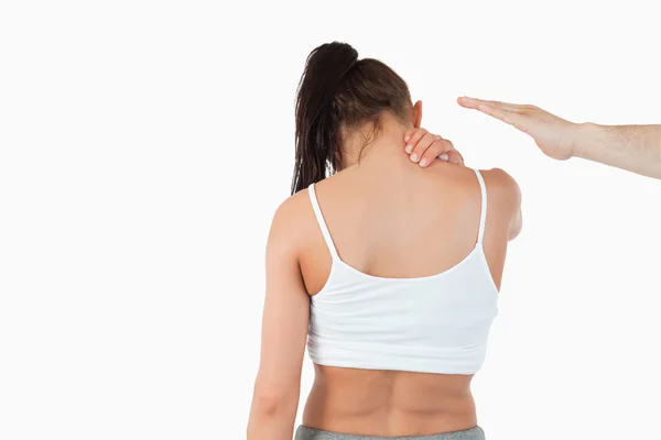 Visão traseira da fêmea com dor no pescoço — Fotografia de Stock
