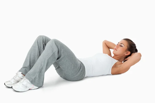 Young female doing sit ups — Stock Photo, Image