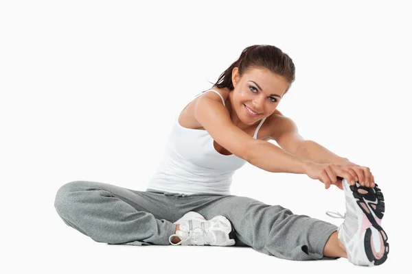 Genç kadın egzersiz önce ısınma — Stok fotoğraf