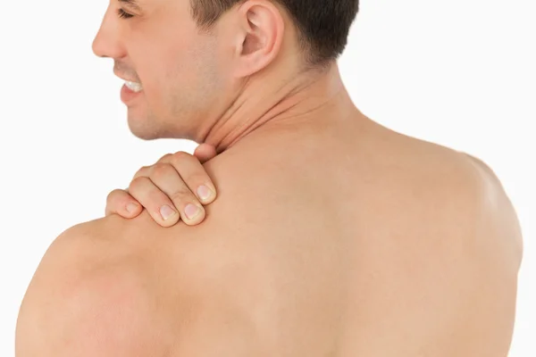Junger Mann mit Nackenschmerzen — Stockfoto