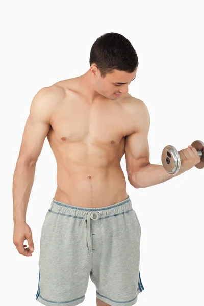 Atletic male lifting weights — Stock Photo, Image