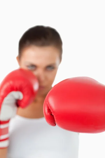 Kadın boksör sol yumruk — Stok fotoğraf