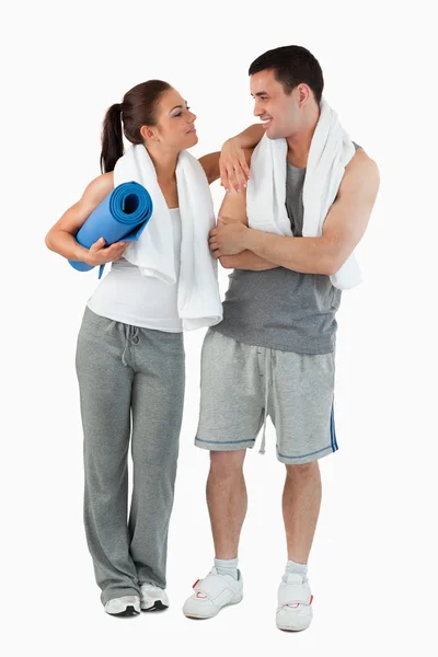 Portrait of a happy couple going to practice yoga — Stock Photo, Image