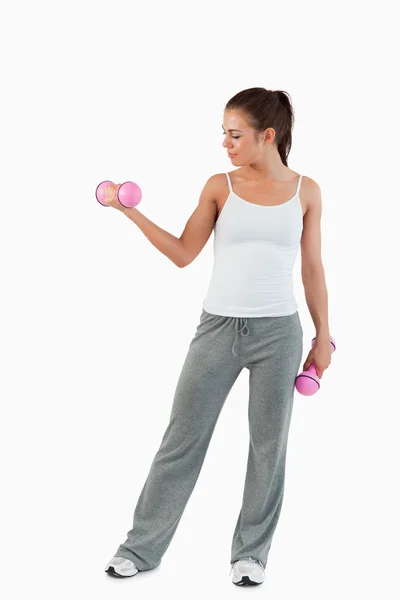 Portrait of a woman working out with dumbbells — Stock Photo, Image