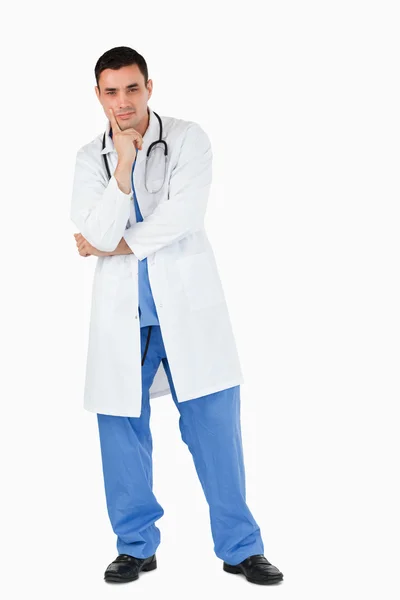 Porträt eines zweifelhaften Arztes — Stockfoto