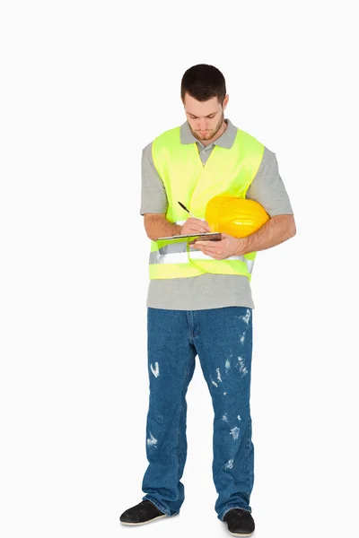 Genç inşaat işçisi not almak — Stok fotoğraf