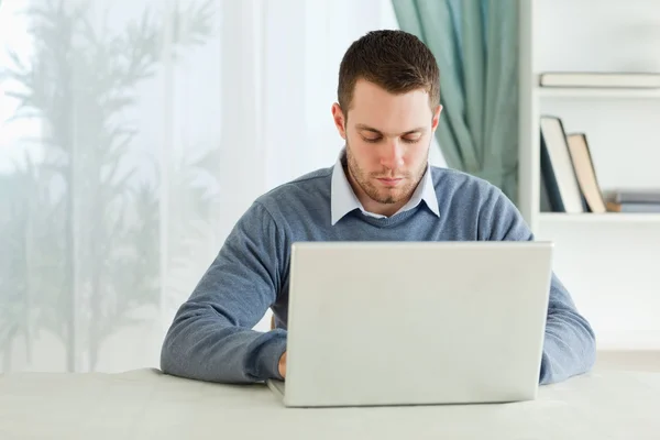 Businessman working in his homeoffice — Stock Photo, Image