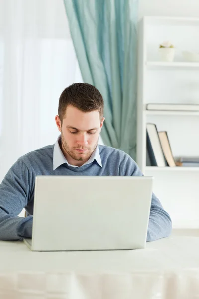 Businessman working concentrated in his homeoffice — Stock Photo, Image