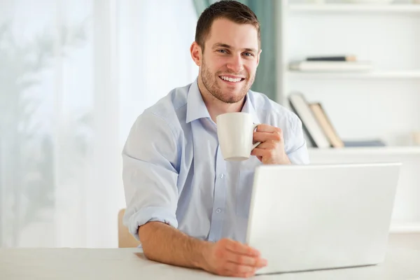 Smiling businessman having a cup of tea — Stock Photo, Image