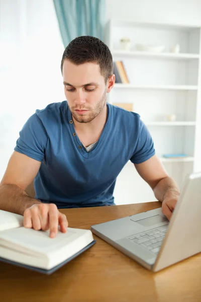 Student researching with his laptop — Stock Photo, Image